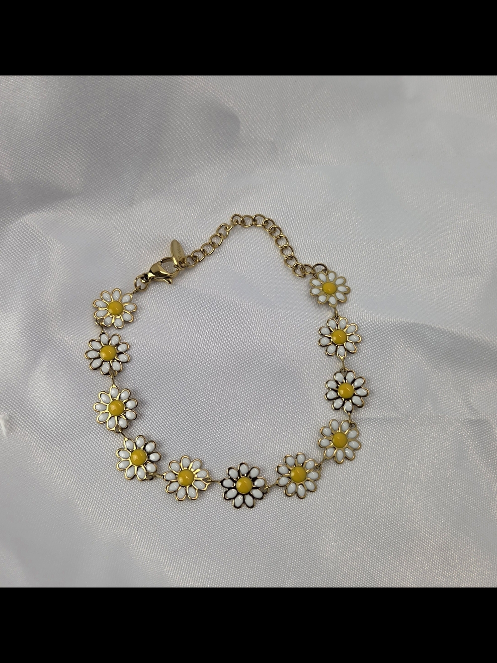 Fiora 18K Gold Platting Non-Tarnish Daisy Flower Bracelet
